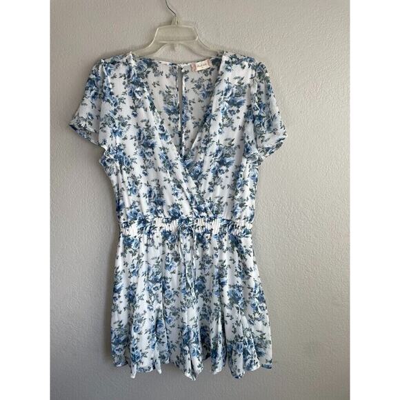 Altar'd State Floral Rompter Ruffled XL Shorts Boho V-Neck Blue Elastic Waist - Picture 2 of 6